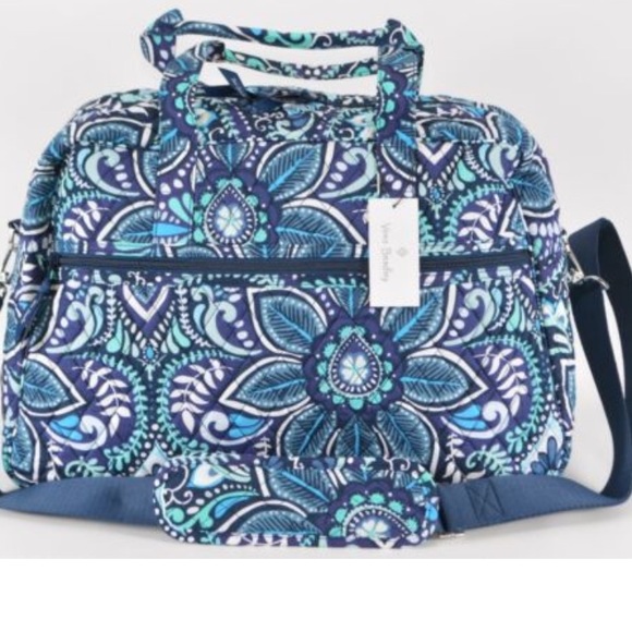 Vera Bradley Handbags - ❗️HOLIDAY SALE - FIRM❗️ NWT Vera Bradley traveler blue island medallion